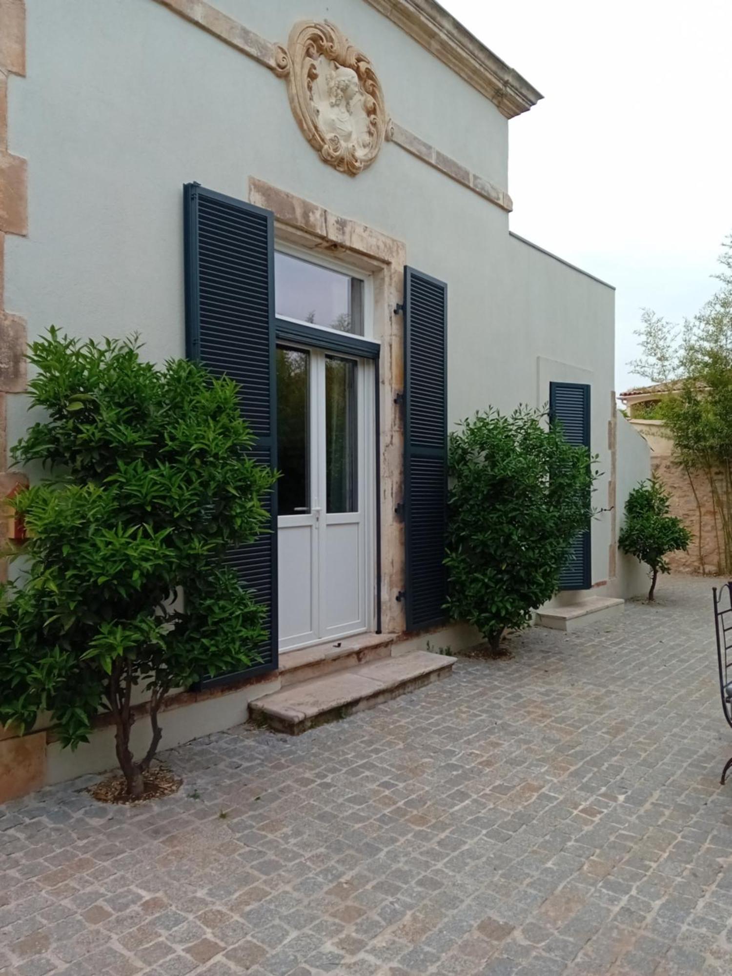 Chambre Dans Maison De Maitre Hotel Cuers Exterior photo